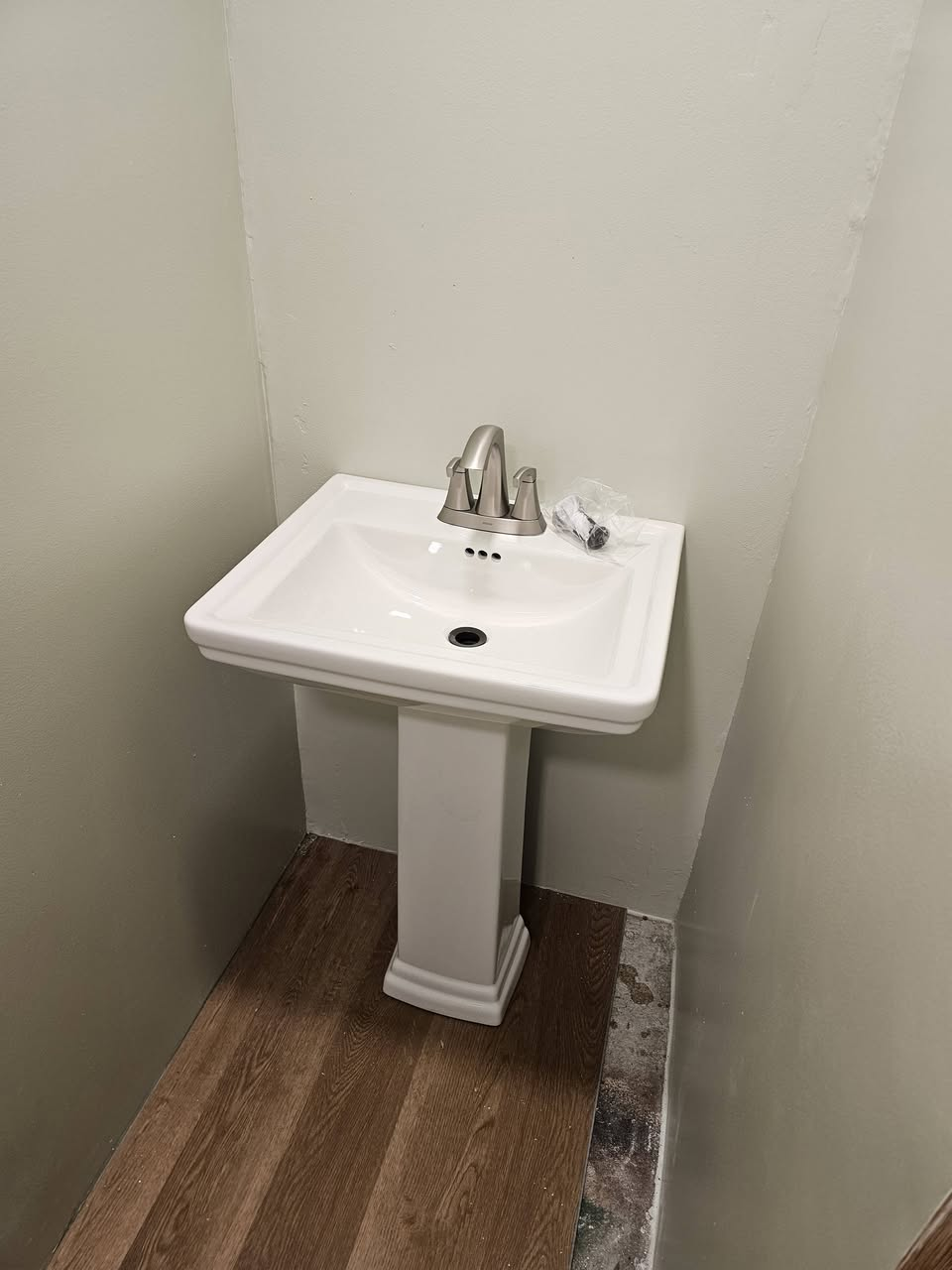 New pedestal sink and faucet installed by Frazier Plumbing in Bluff City, TN