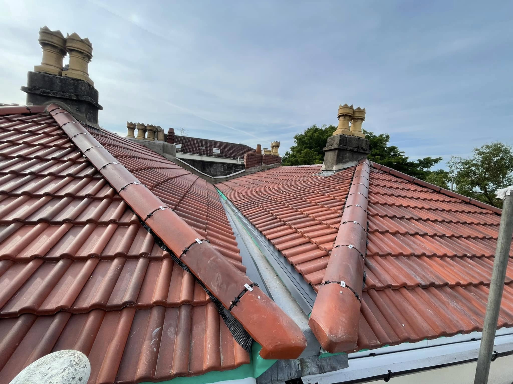 Completed: Stunning profiled tile finish with clean weather-tight valley and new dry ridges.