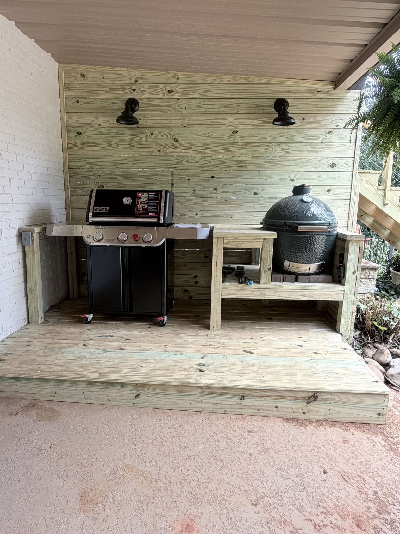 Custom Covered Outdoor Kitchen & Grill Station Deck