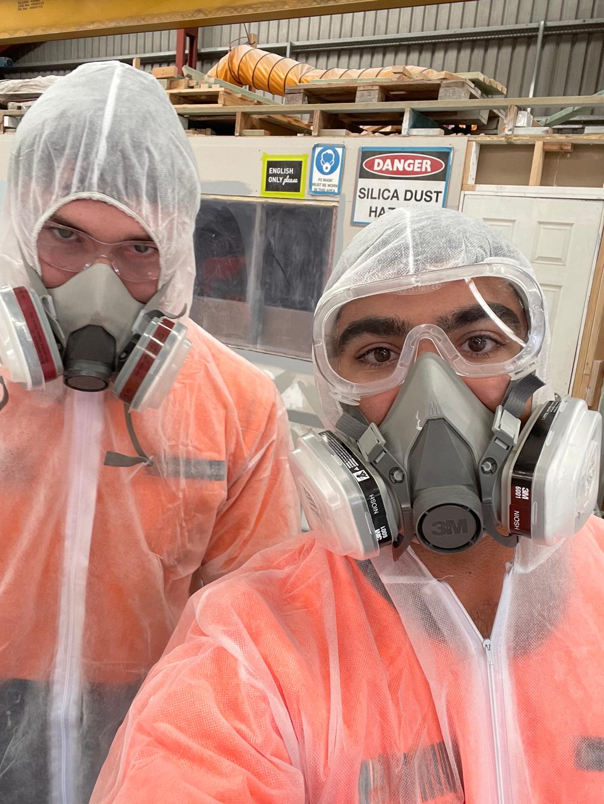 Workshop site safety with respirators in silica dust zone