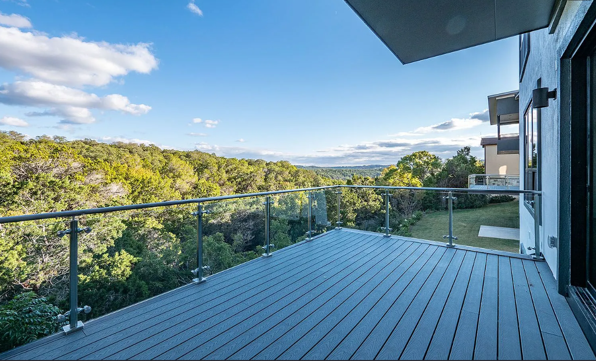 Outdoor Living & Balcony