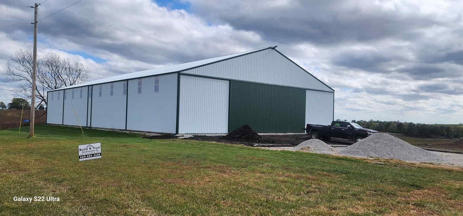 80x144 post-frame steel building built by Build N Trust in Modena, Missouri