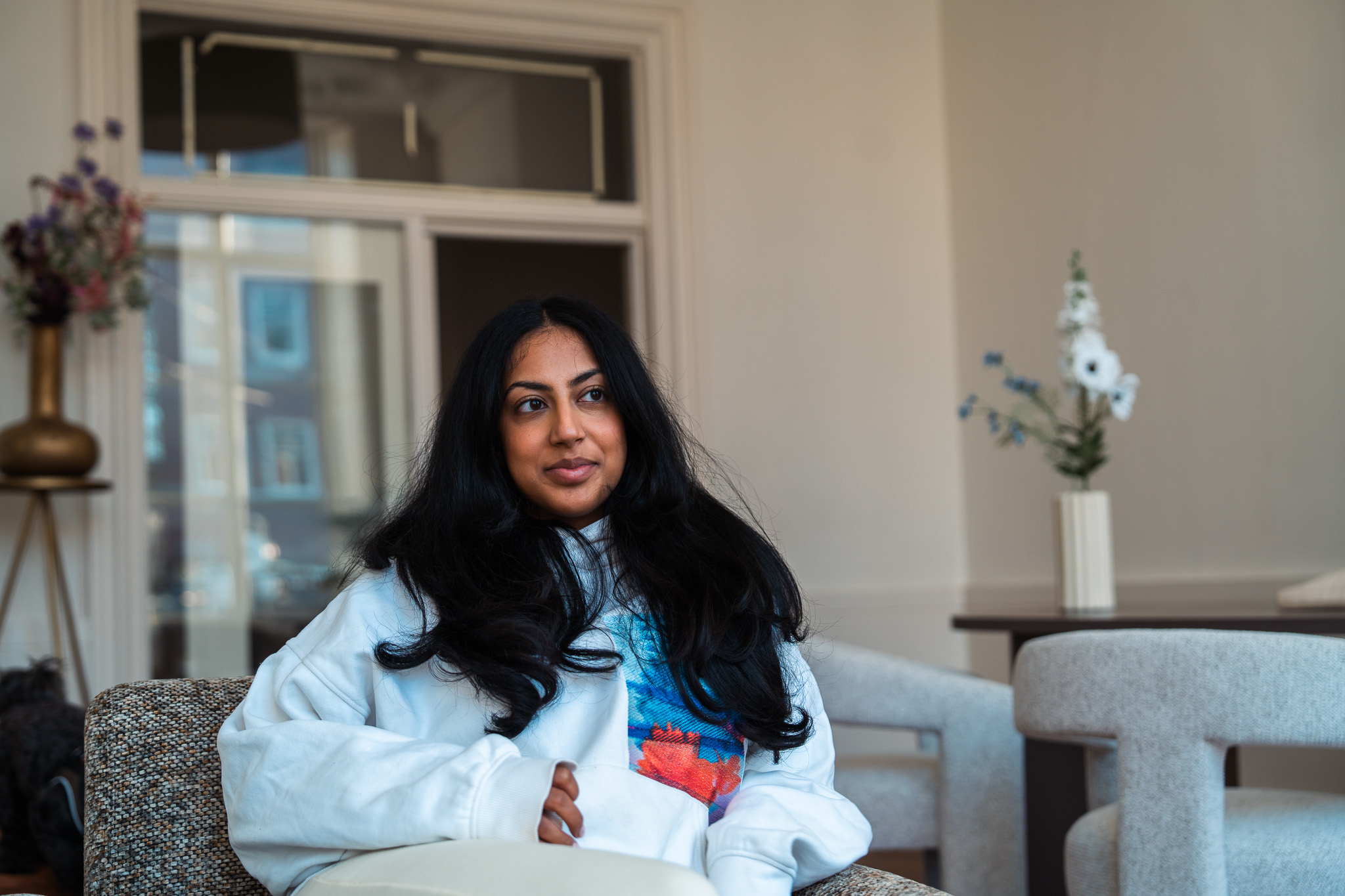 Karishma aan bureau bij De Hypotheekkamer