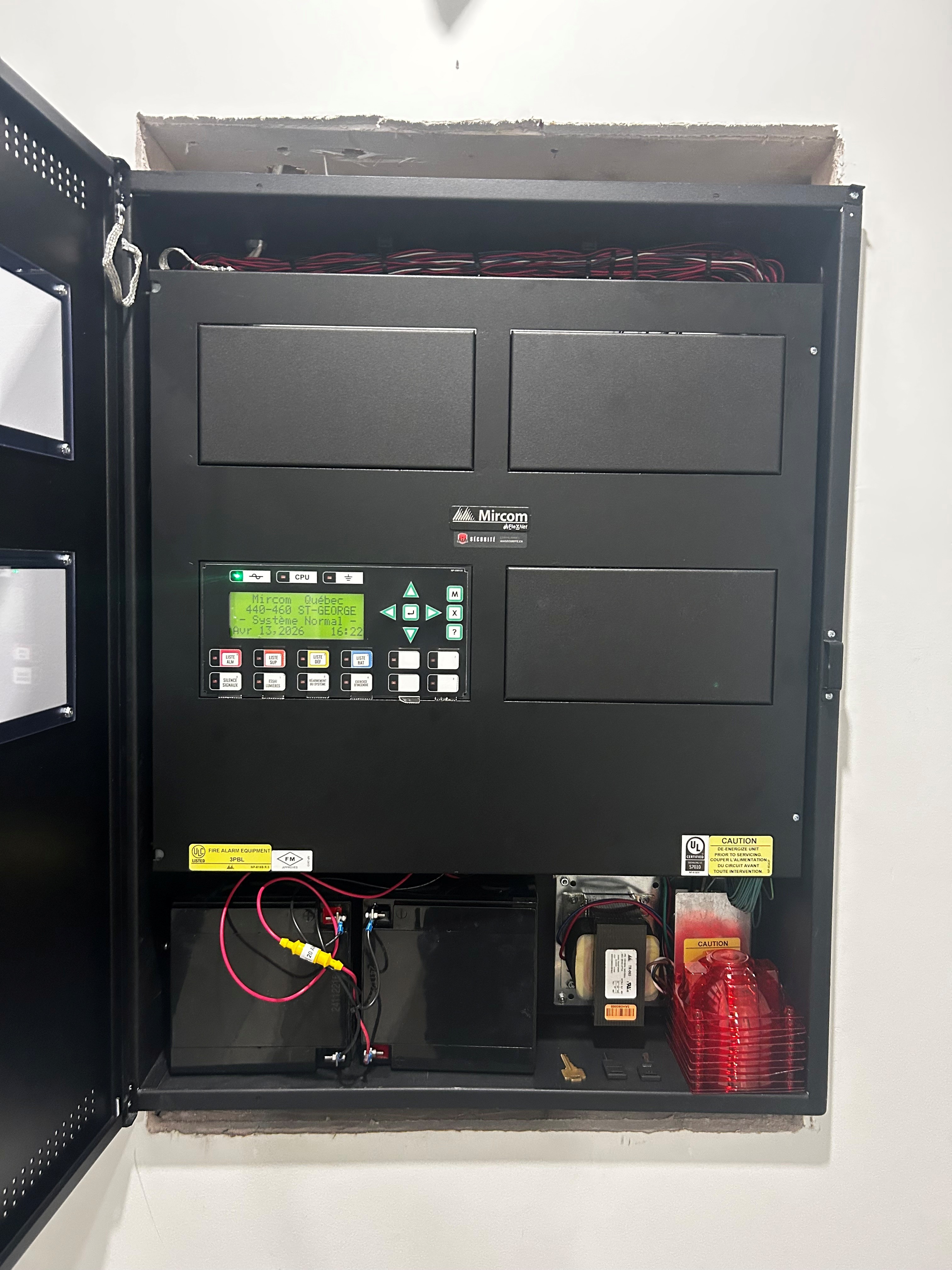 Centrale incendie Mircom FleX-Net ouverte avec batteries de secours et raccordement ULC