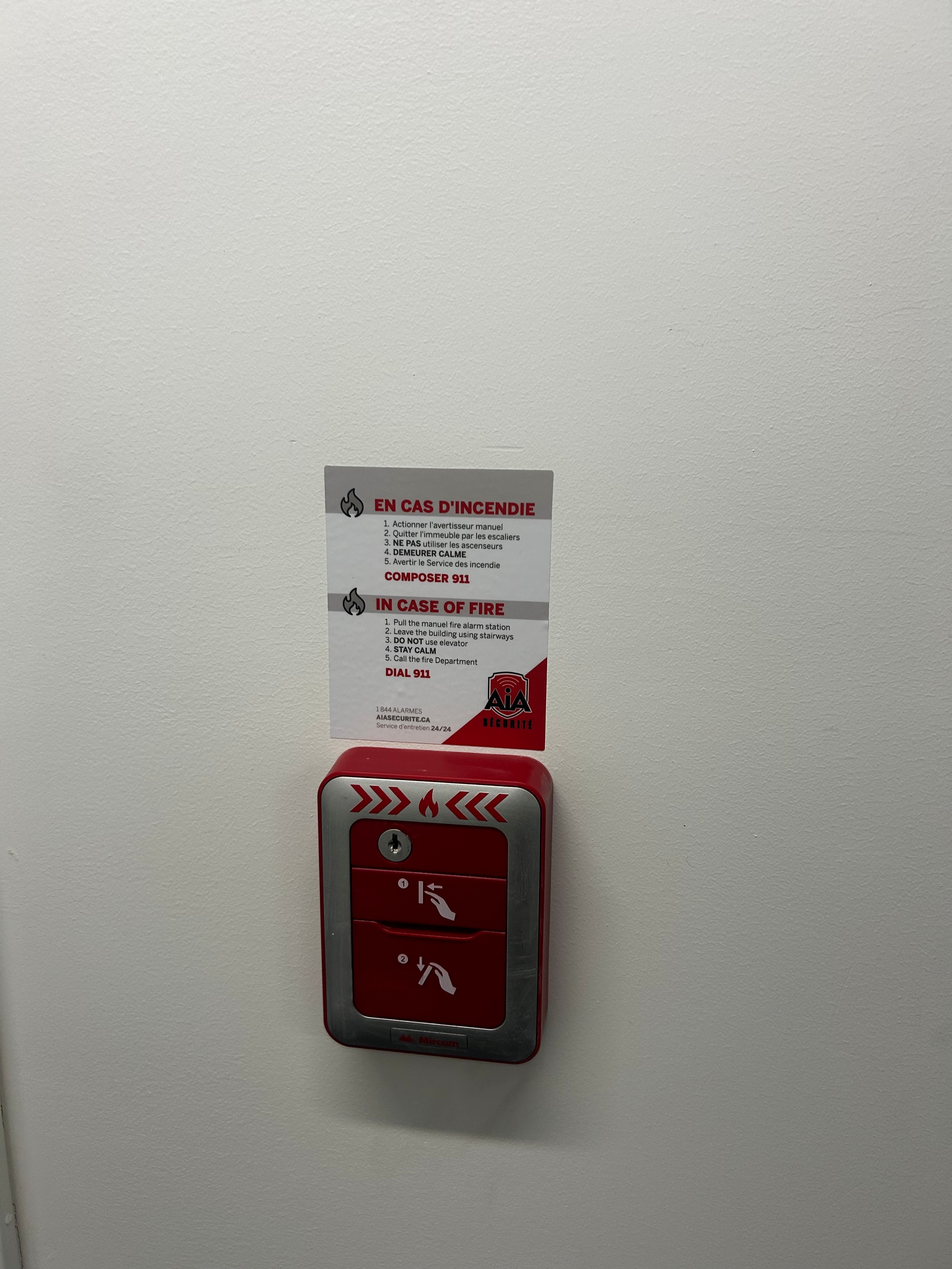 Station manuelle d'avertisseur d'incendie Mircom avec consignes bilingues