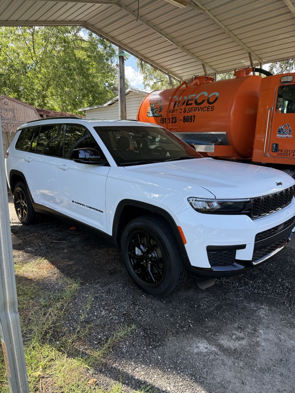 Detailed white Grand Cherokee SUV with tire dressing and shine
