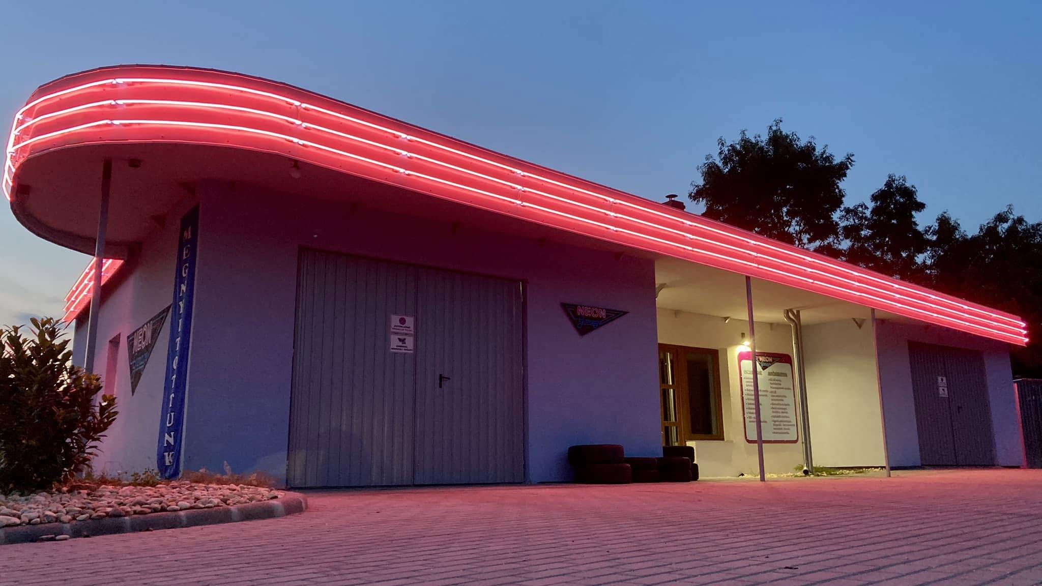 Neon Garage Épület Szombathely