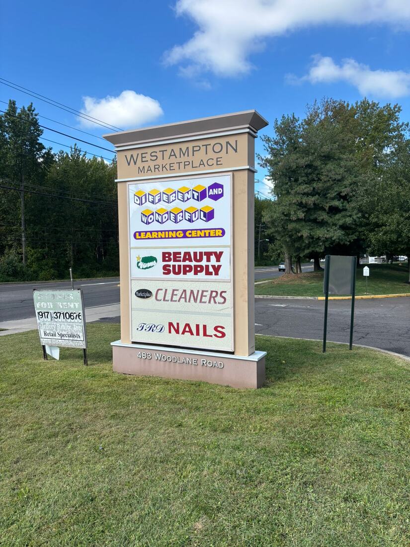 Westampton Marketplace — Tall Monument Sign