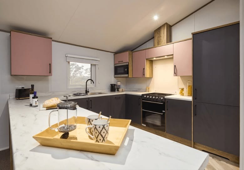 Contemporary lodge kitchen with breakfast bar