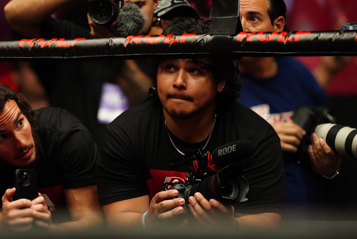 Giovanni Lopez shooting ringside with camera and shotgun mic