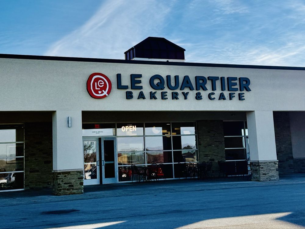 Le Quartier Bakery & Café Dundee storefront on Underwood Avenue