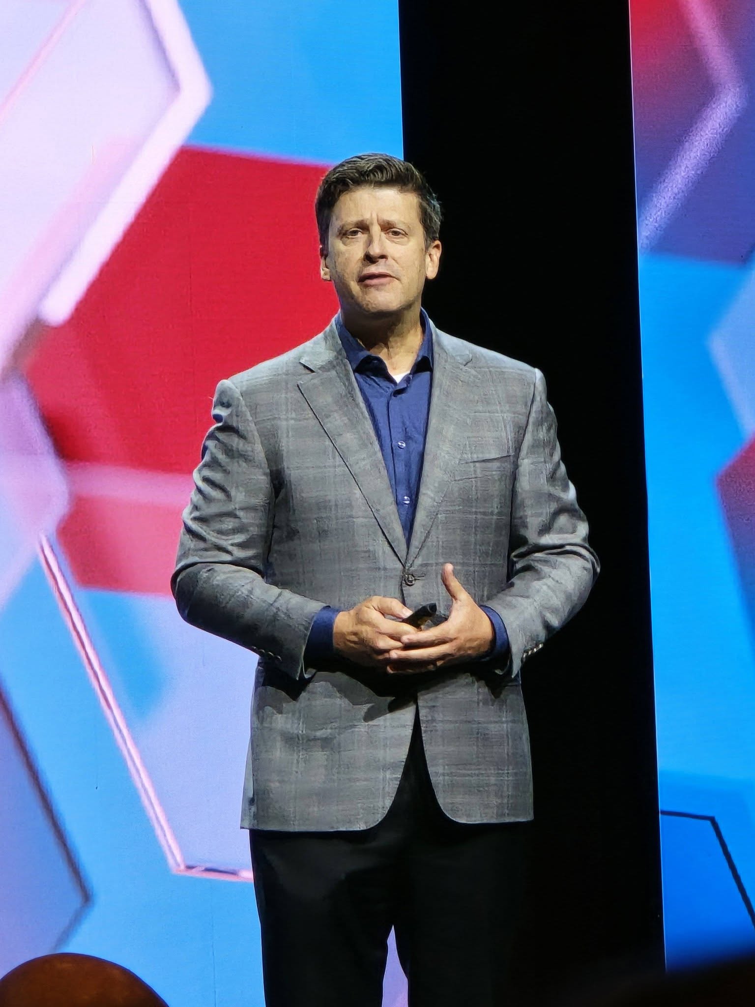 Dan Heath - #1 NYT Bestselling Co-Author of Switch, Made to Stick, and Upstream