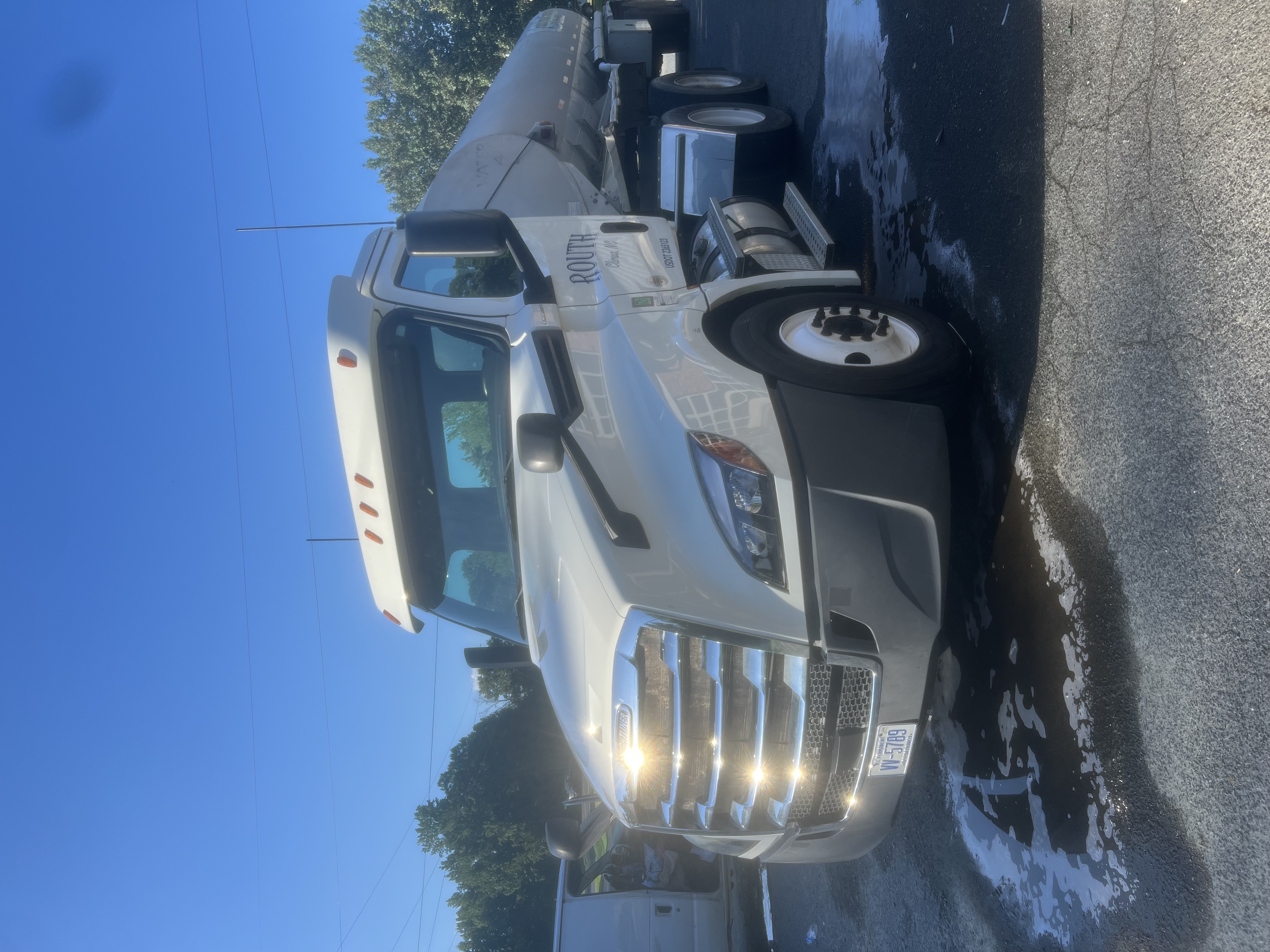 Commercial fleet detailing and wash