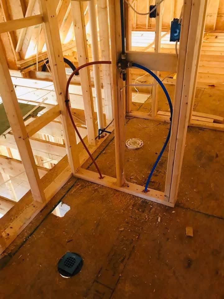 Instalación de válvula y líneas de regadera en estructura nueva