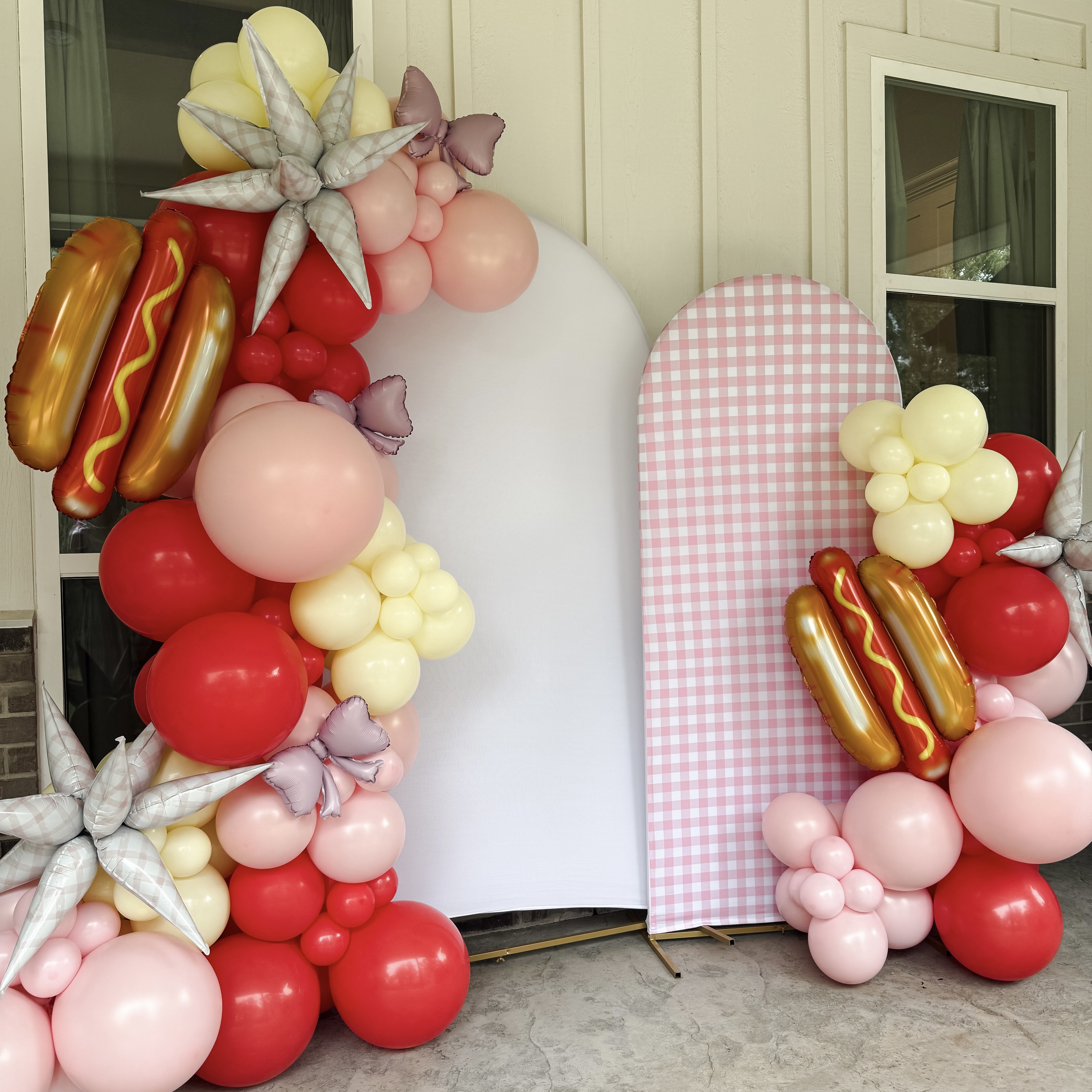 Picnic Hot Dog & Gingham Arch Balloon Garland