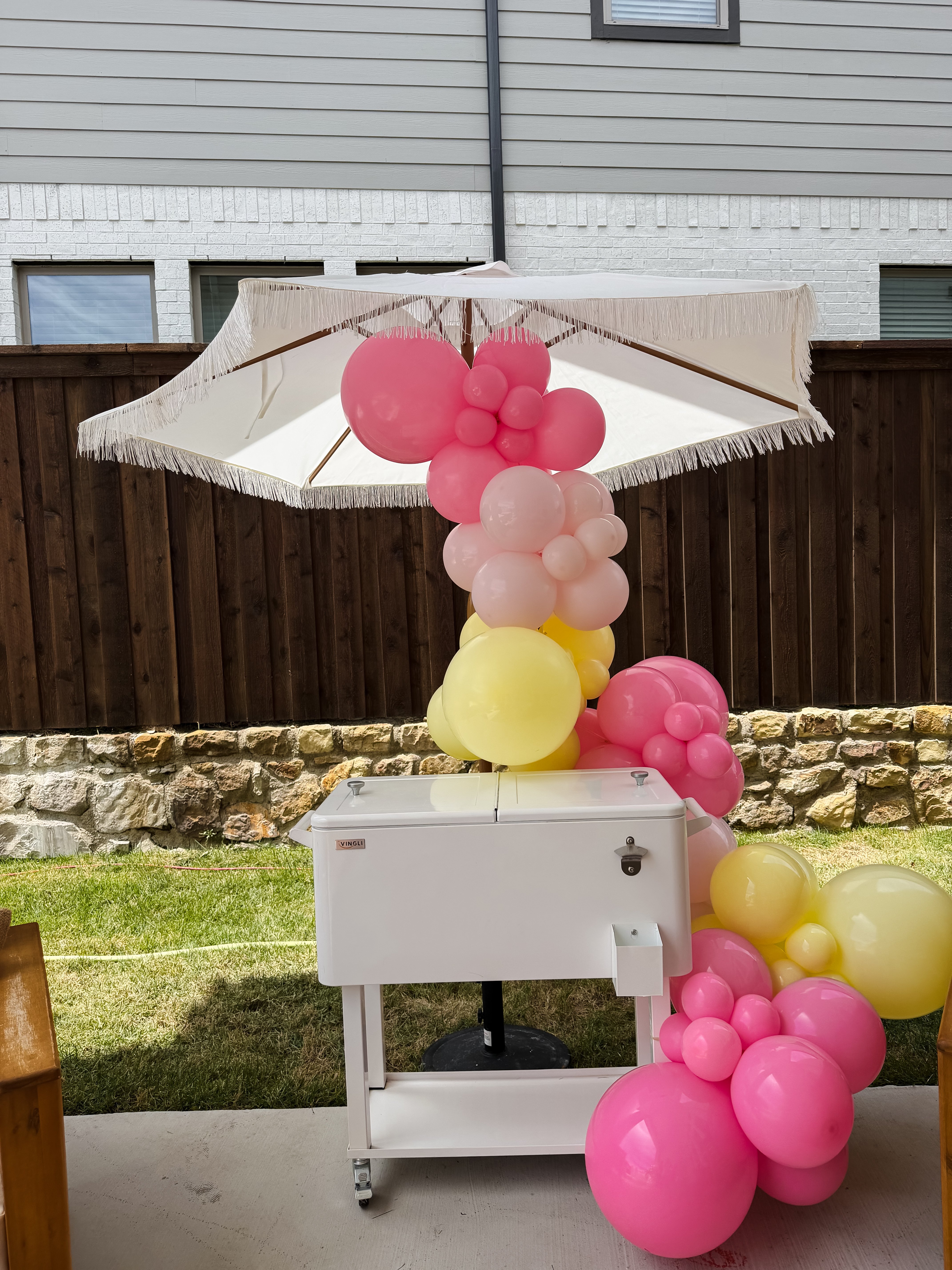 Patio Umbrella & Beverage Cart Balloon Garland