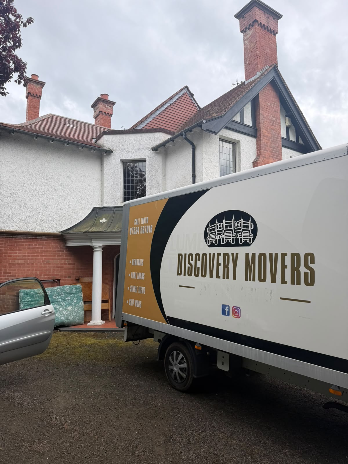 Discovery Movers removal team with their van