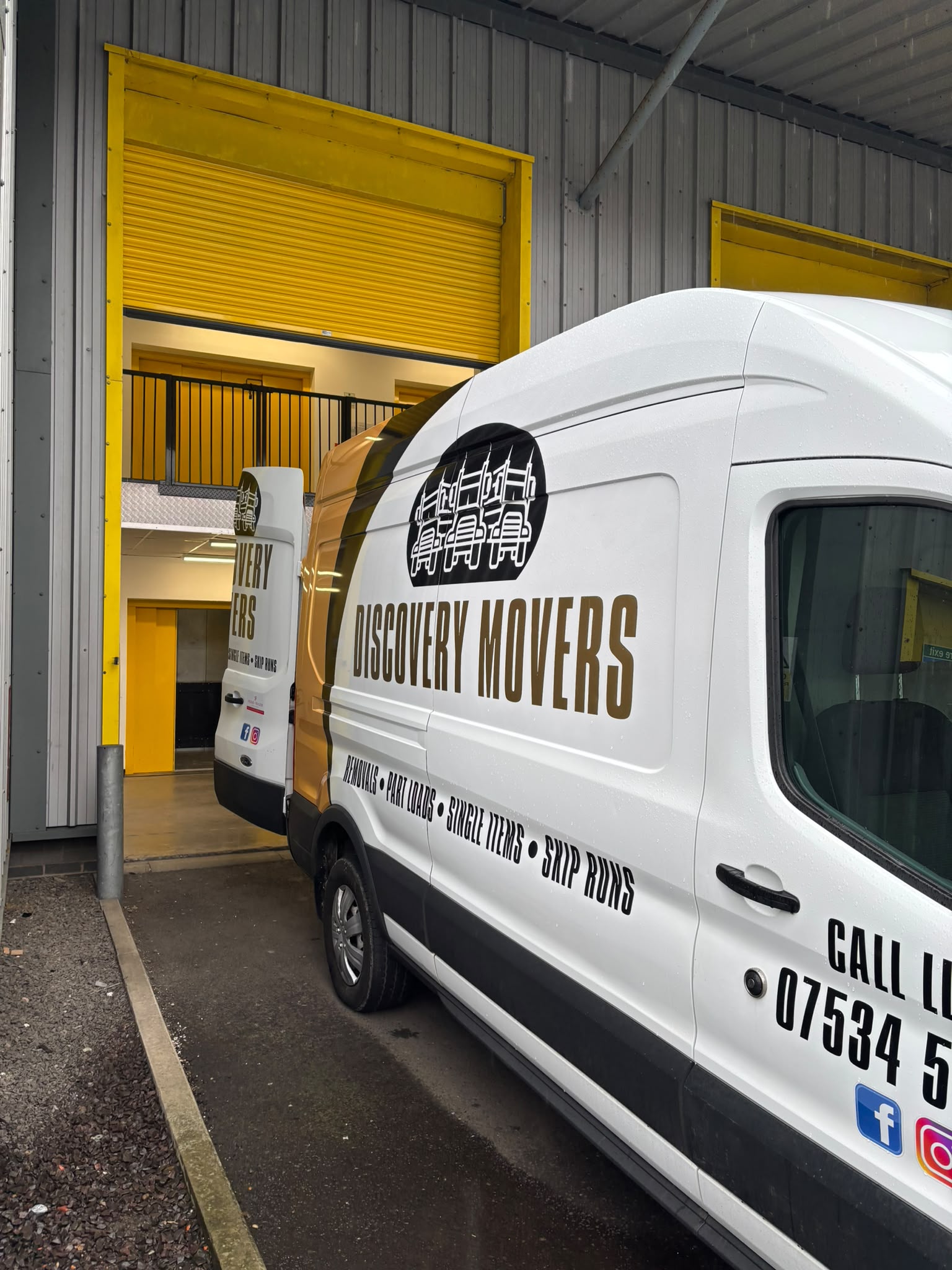 Discovery Movers removal team with their van