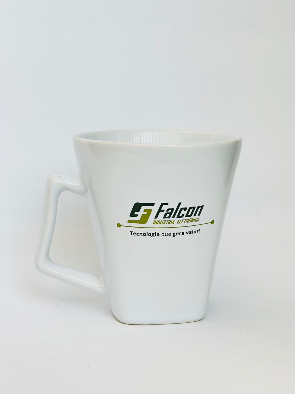Caneca corporativa personalizada — Falcon Indústria Eletrônica
