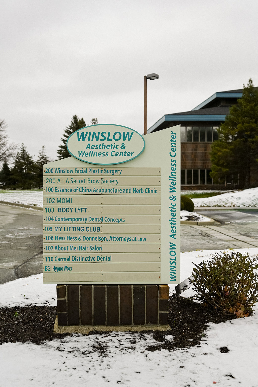 Winslow Aesthetic & Wellness Center entrance sign showing Suite 103 Body Lyft