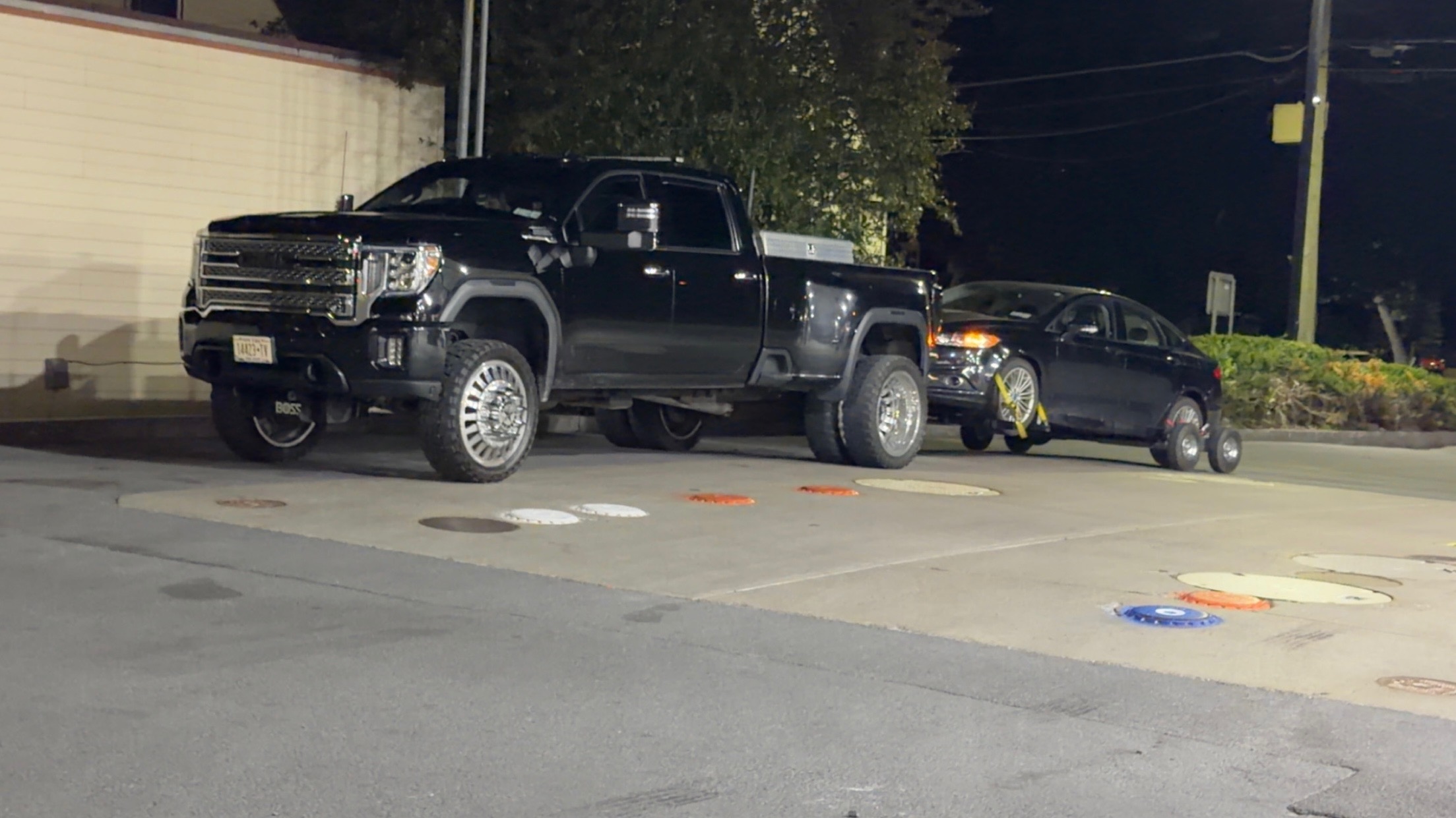 Tires & Order 24/7 night recovery tow truck in Carthage NY