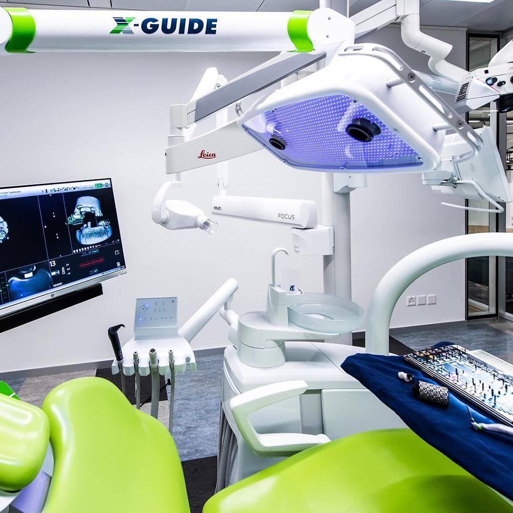 X-Guide dynamic 3D surgical navigation live display