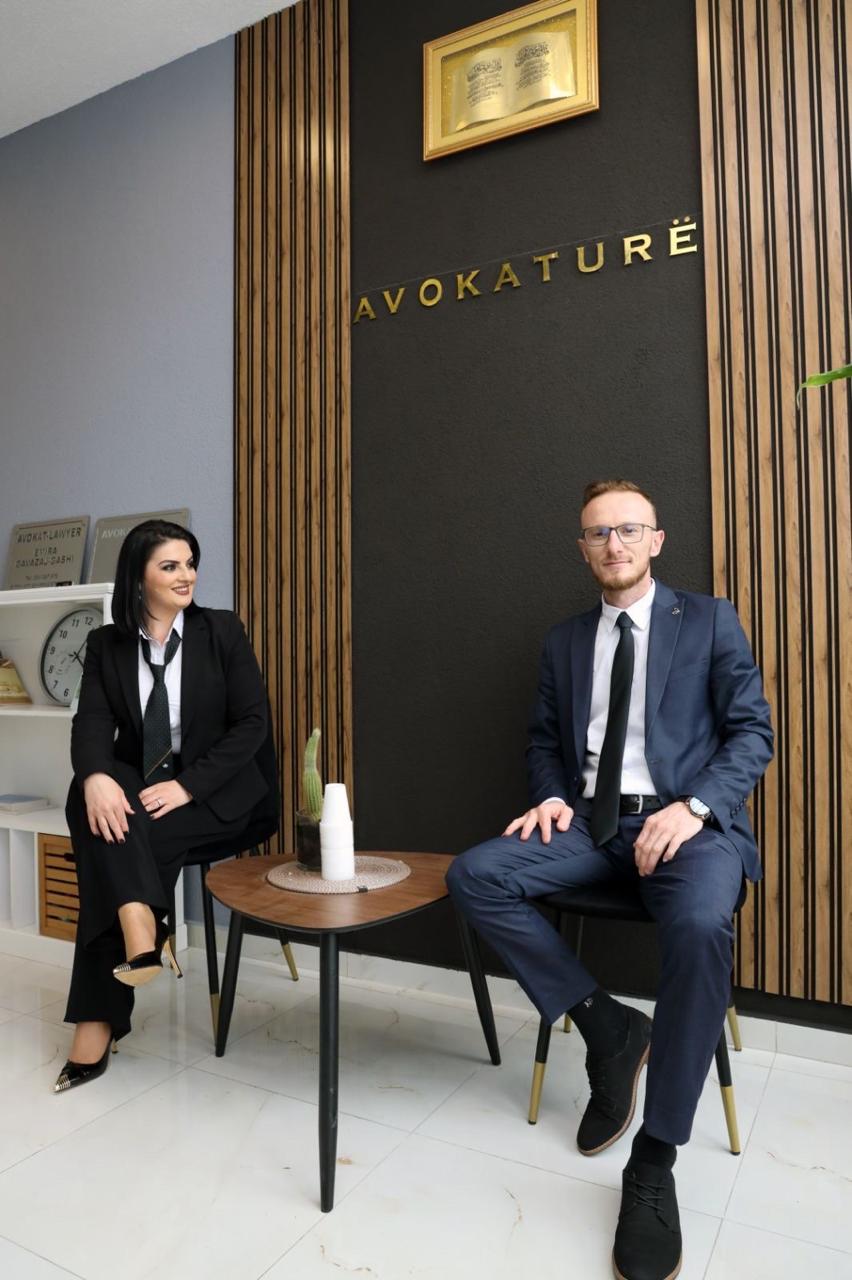 Ambienti pritës dhe zyra e avokaturës