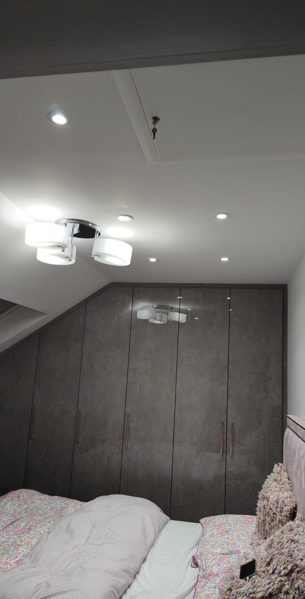 Recent completed work by Gulzar - photo 2 of 4