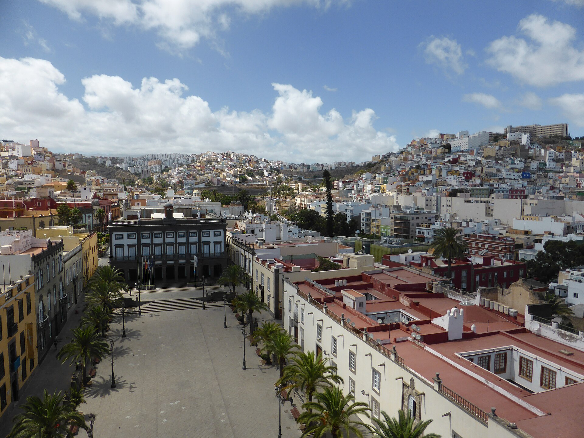 Vista aérea de la Plaza de Santa Ana y el casco histórico de Vegueta en Las Palmas de Gran Canaria