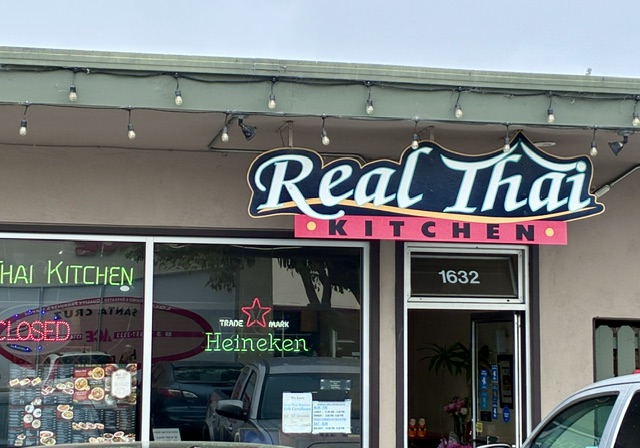 Real Thai Kitchen sign and entrance