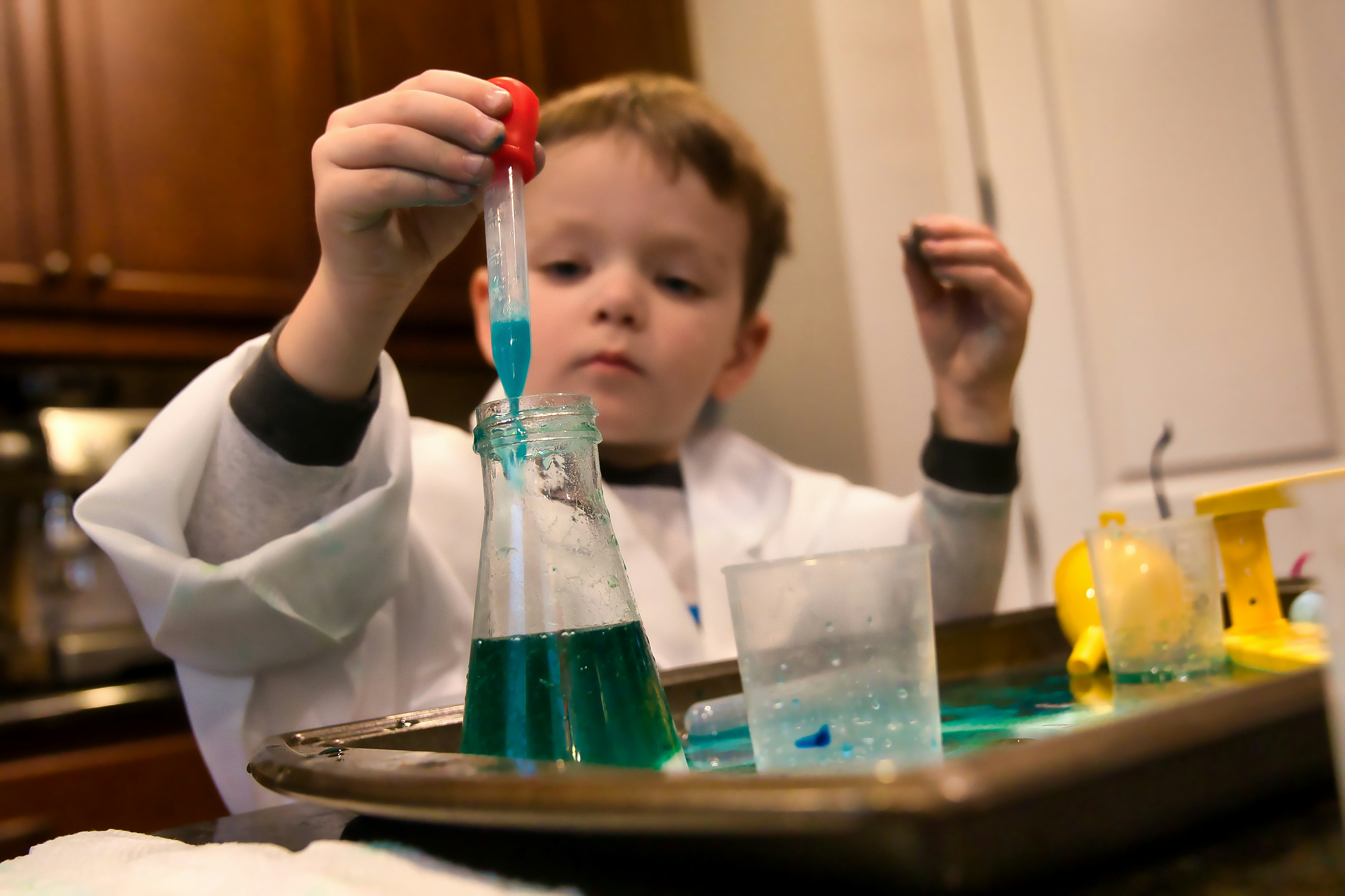 Hands-on tactile science experiment
