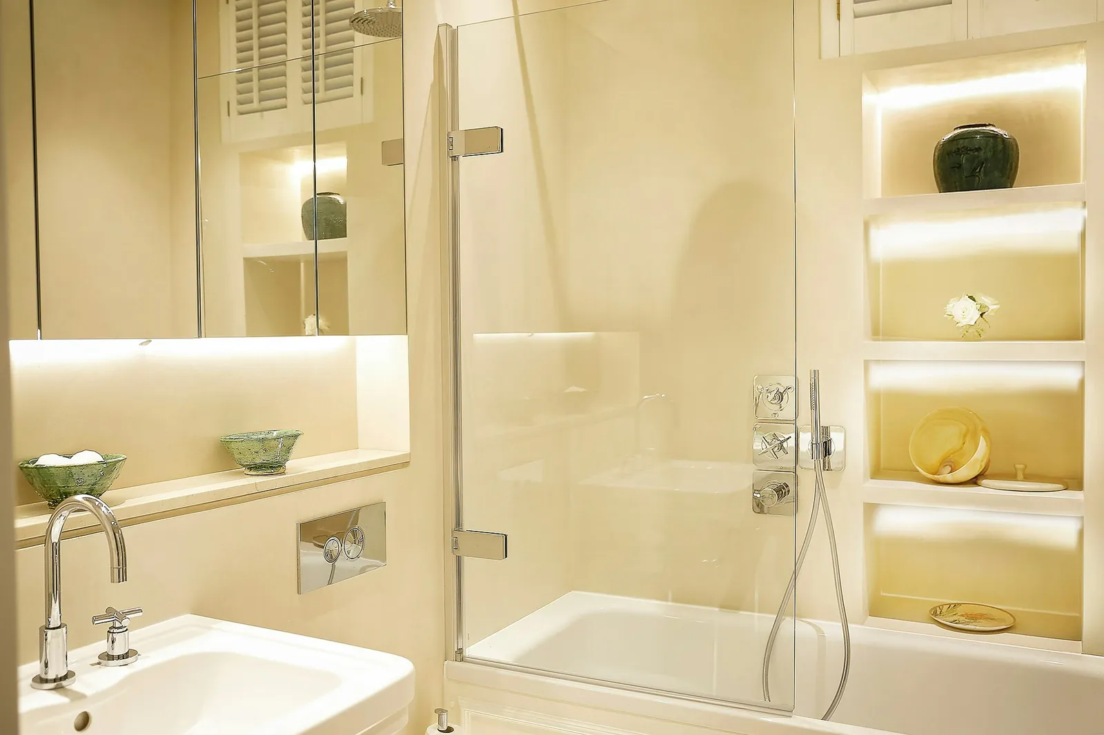 Interior finish in the Hyde Park apartment, London