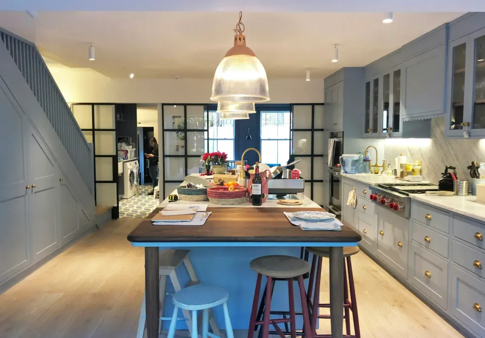 Notting Hill apartment, a high-end apartment renovation in London with bespoke joinery and a large kitchen