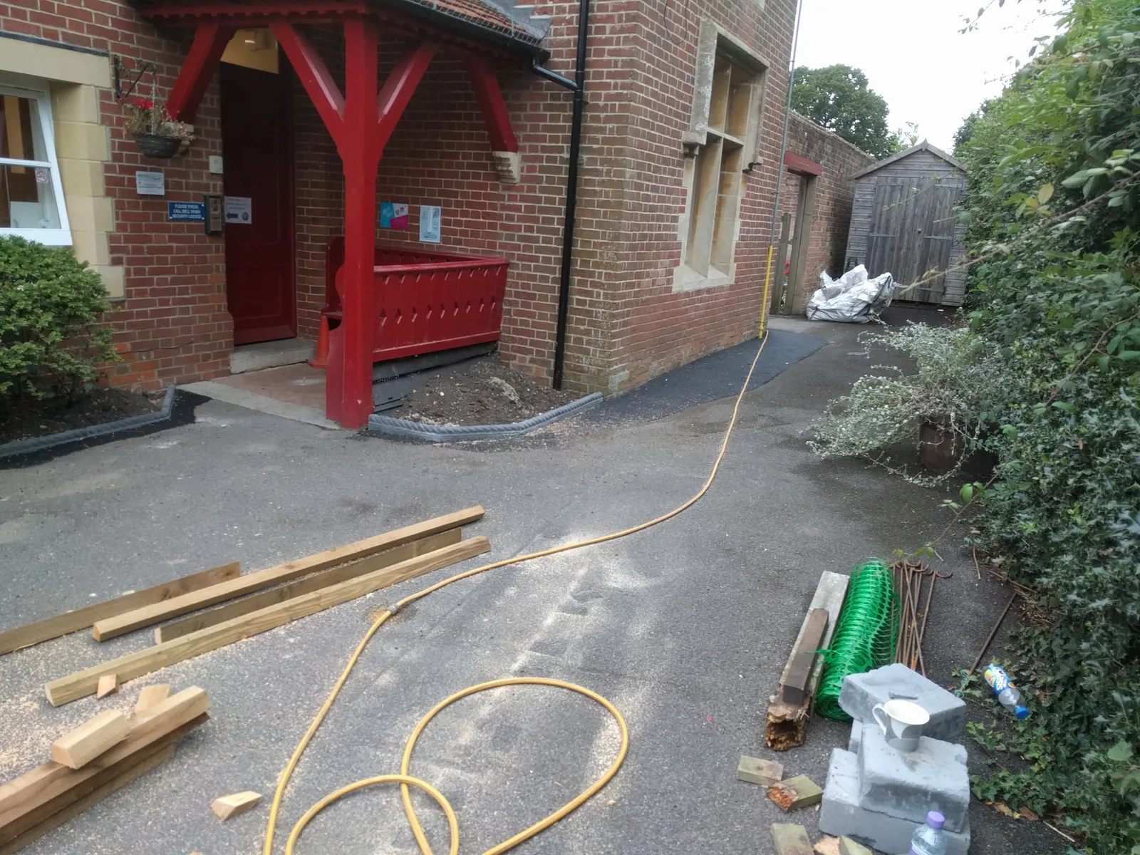 William Gilpin School, New Forest — Victorian rope edging along the principal elevation