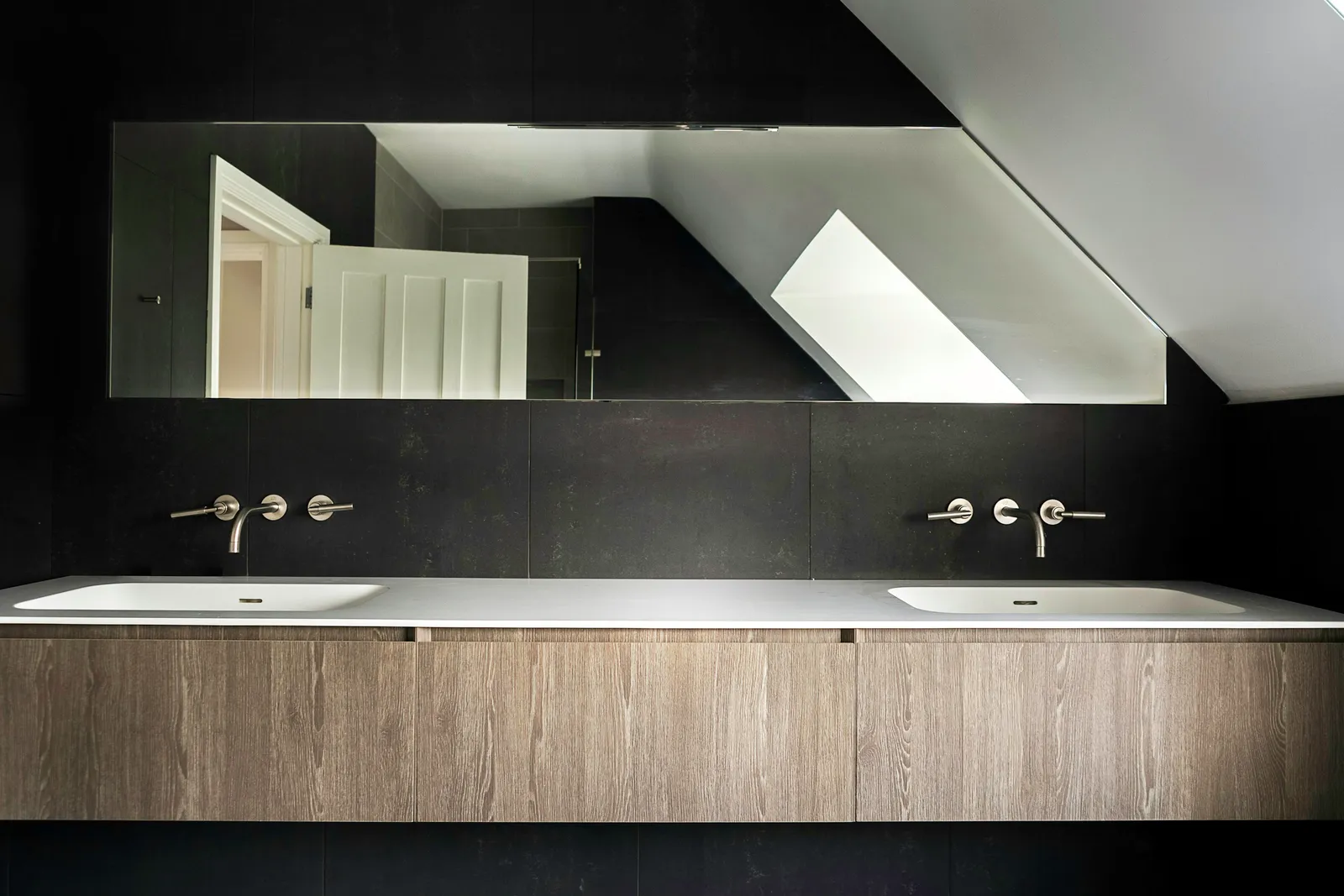 Henley House, a refurbishment and extension in Henley-on-Thames — an extended reception space