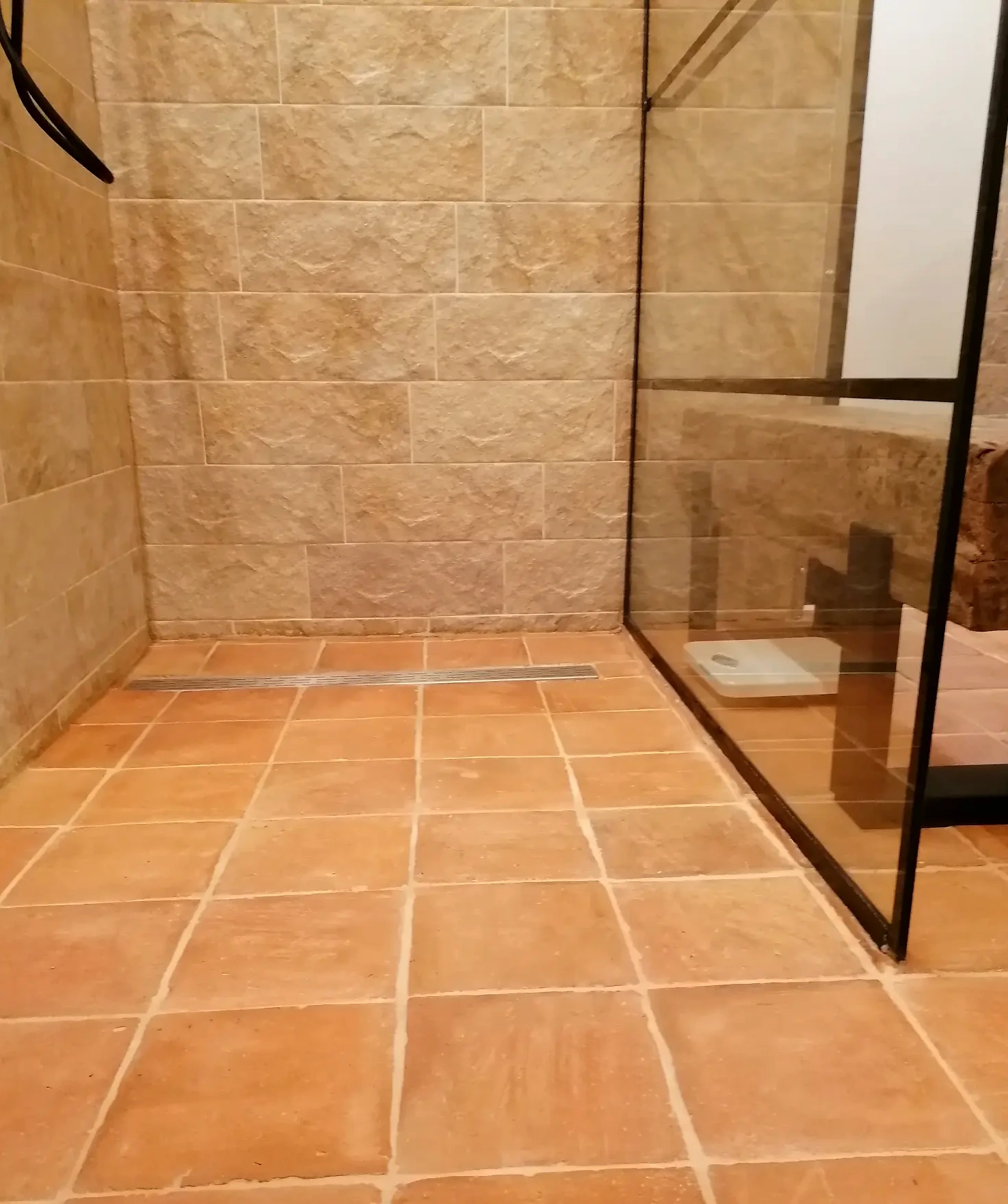 TerraSand tegelvloer in badkamer