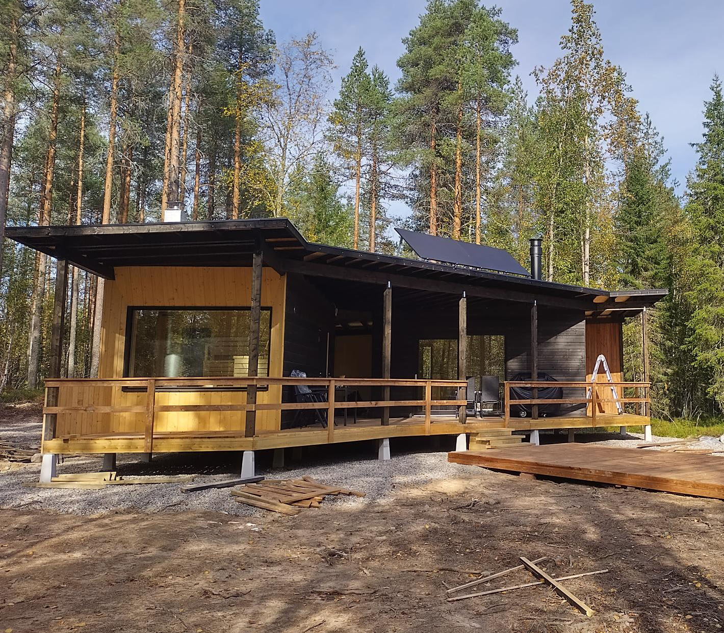 Yksilöllinen puuelementtitalo metsässä – esimerkki joustavasta elementtiratkaisusta