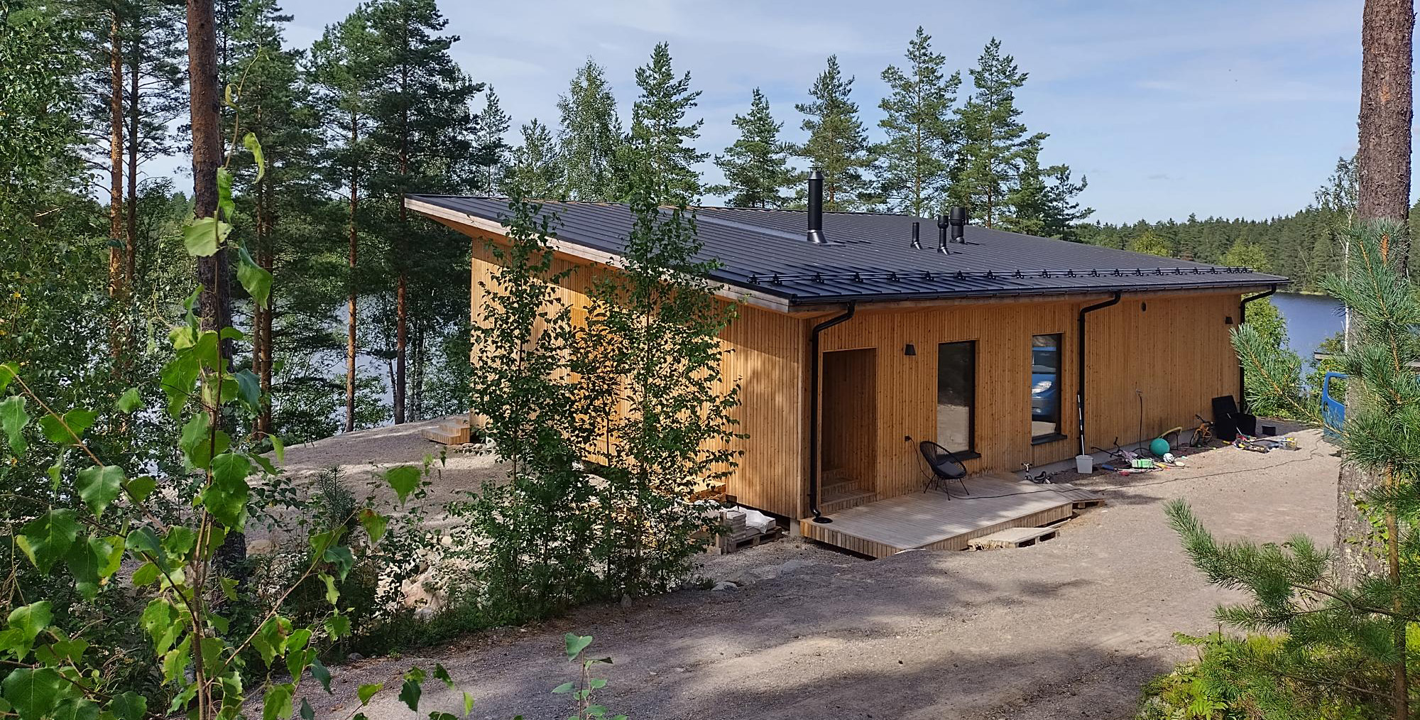 Puutalo järvimaisemassa – vaativa yksilöllinen kohde