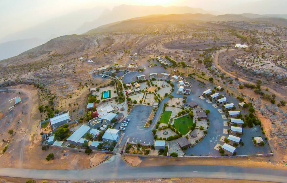 Jebel Shams Resort grounds and mountain view