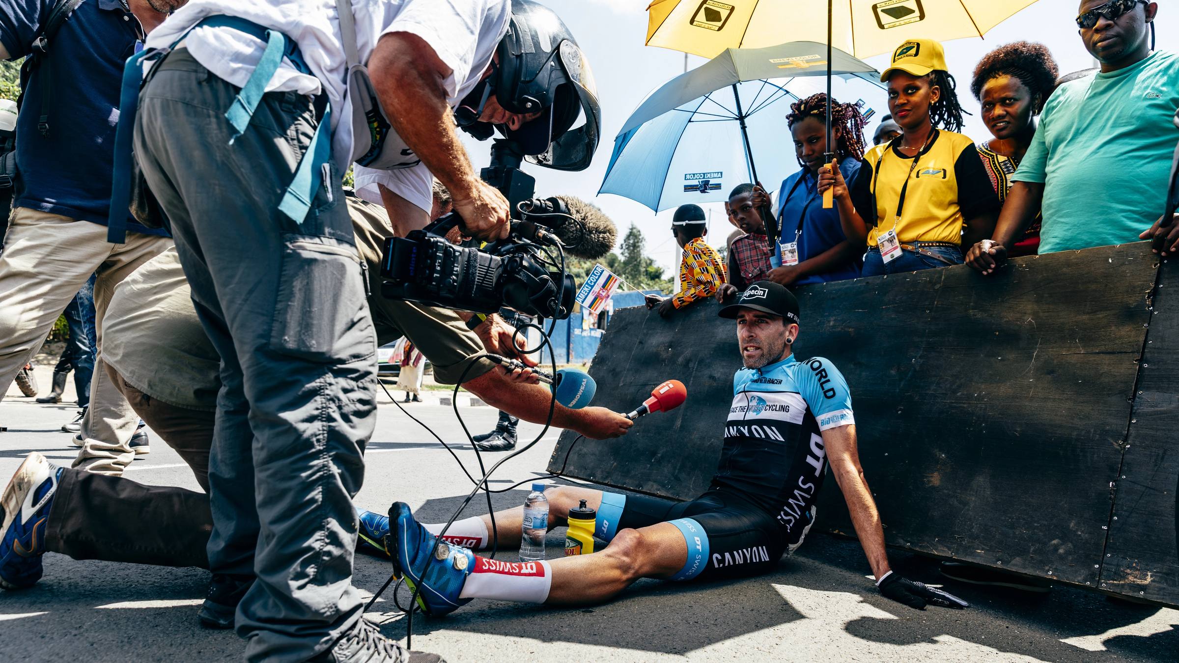 Radsport-Reportage und Athlet nach dem Rennen im Interview, Oliver Farys