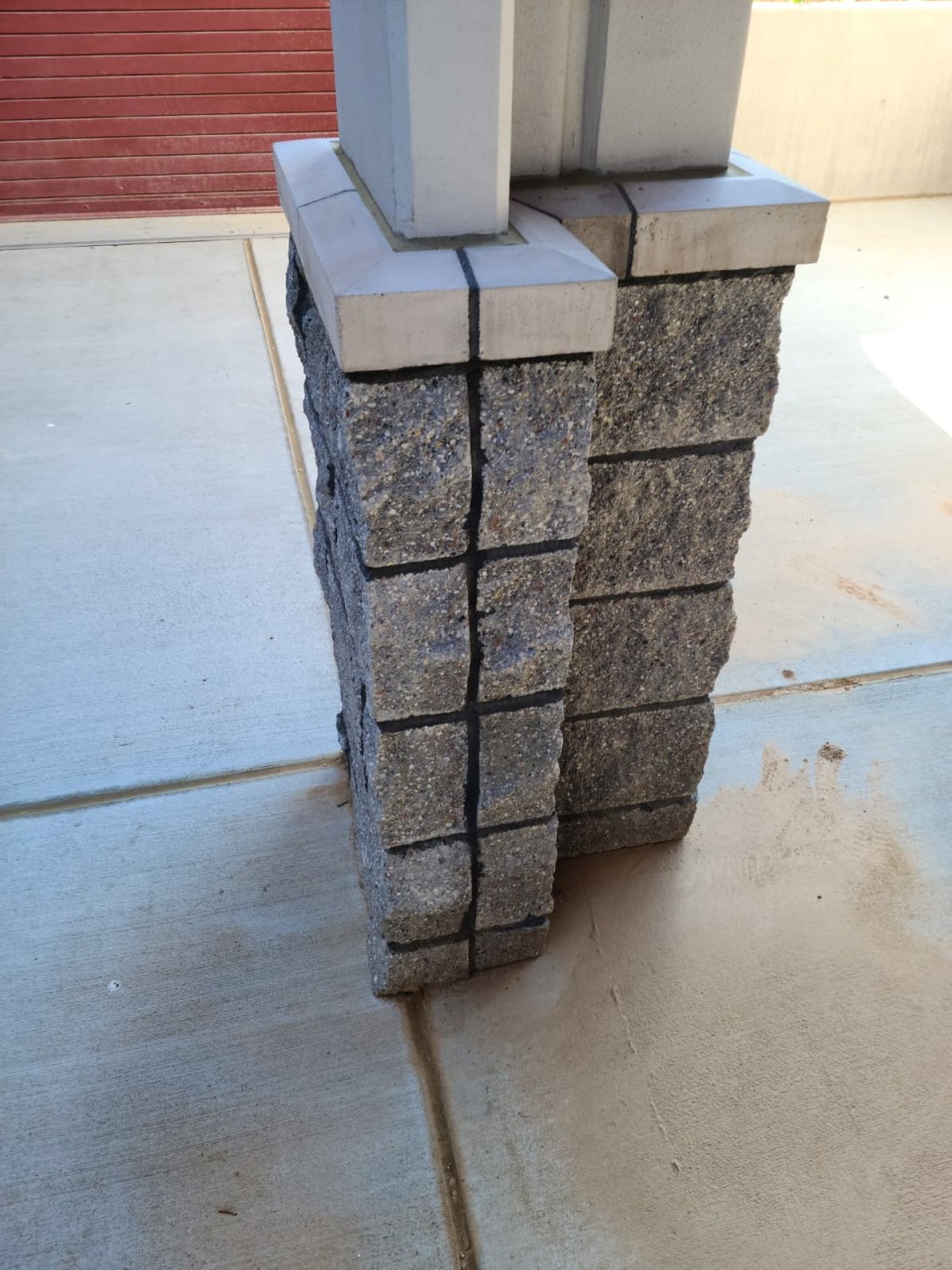 Artisan Split-Face Corner Pillar with Beveled Cap