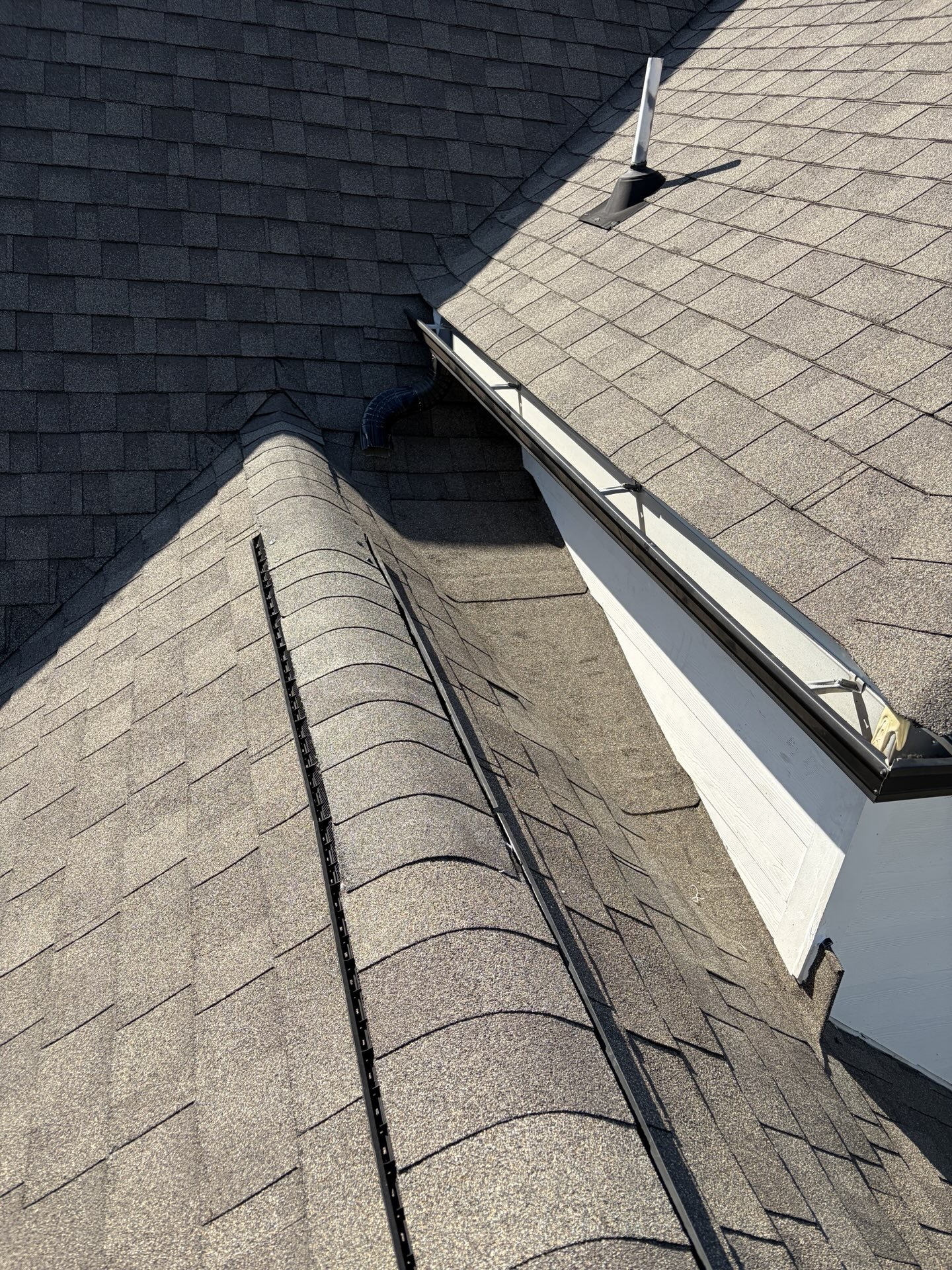 Roof dead pocket and valley flashing repair in Tyrone, GA