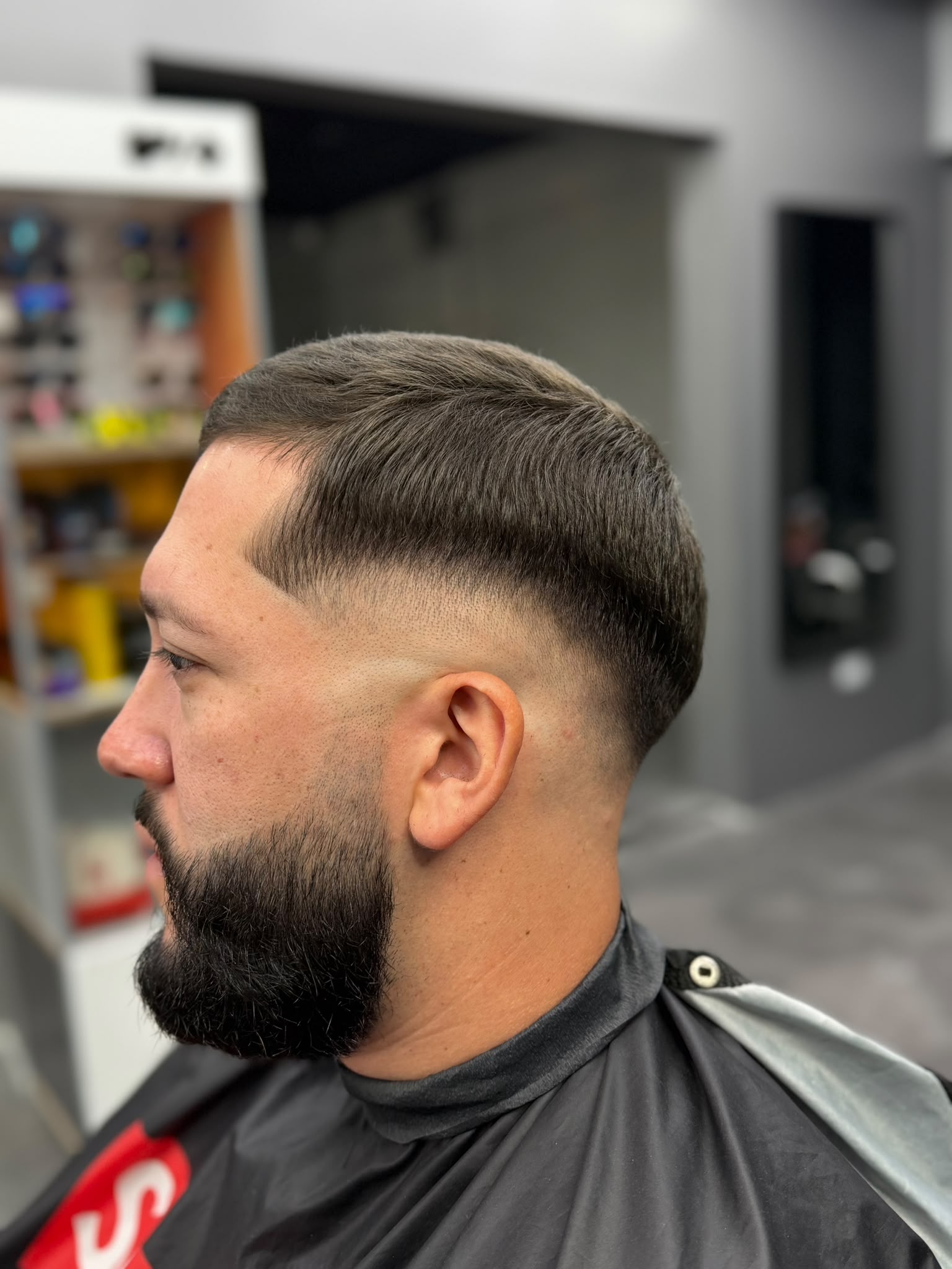 Mid Skin Fade & Barba Esculpida