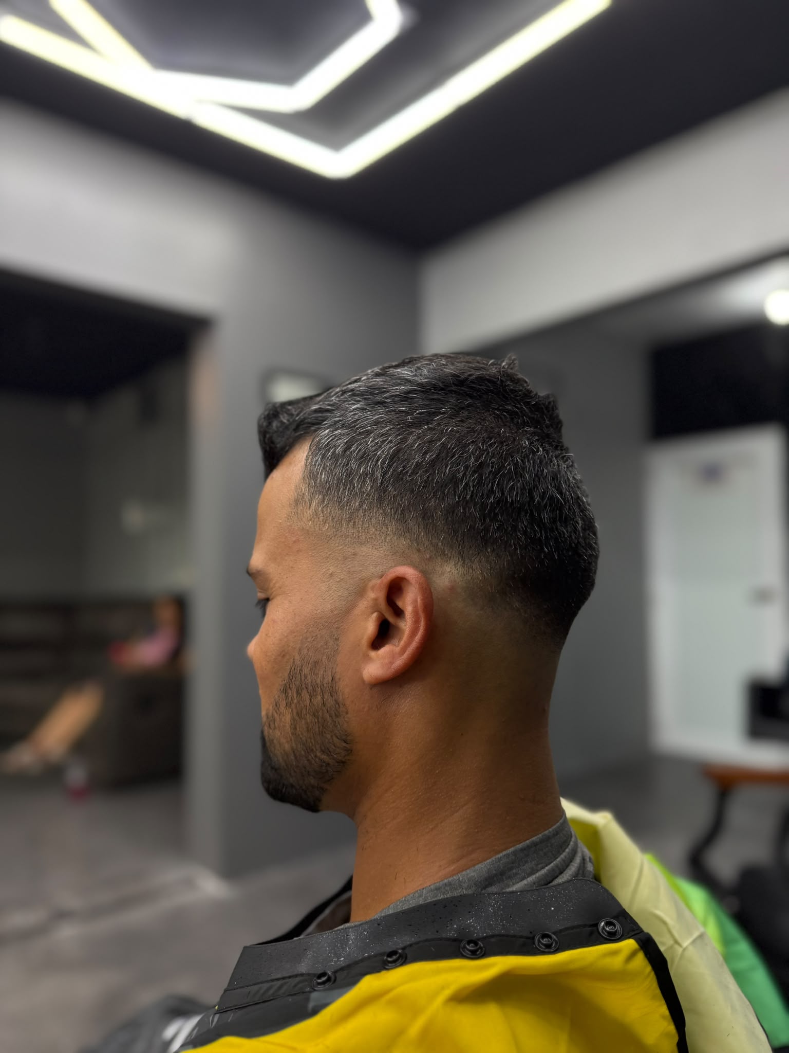 Mid Fade & Barba Perfilada