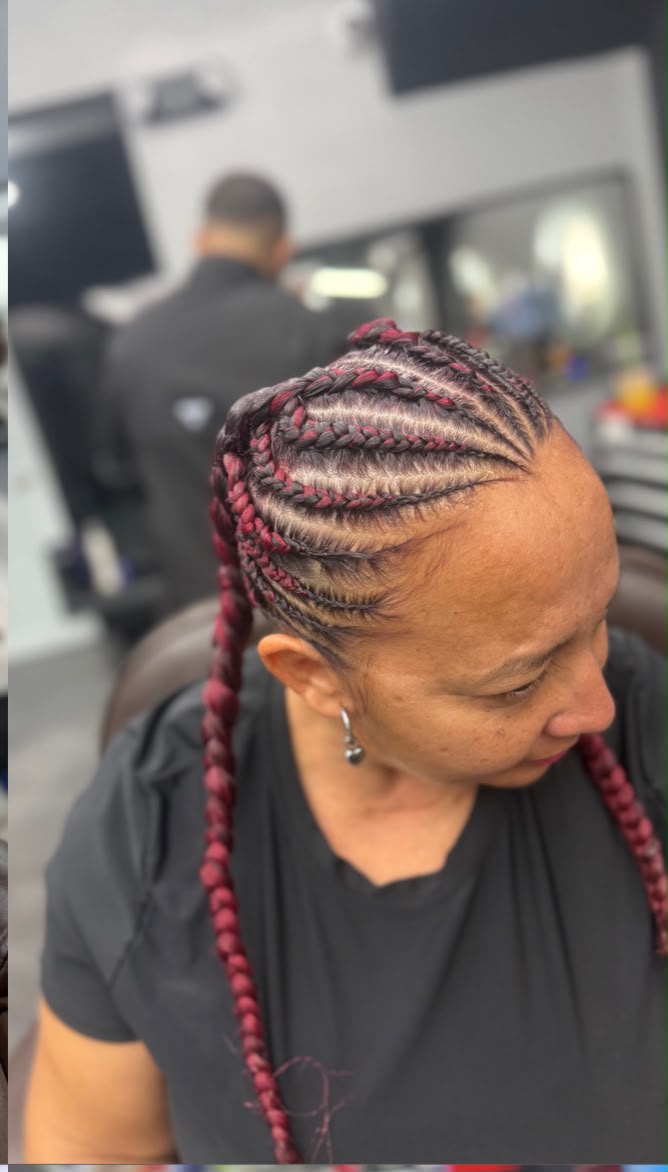Trenzas Pegadas con Toque Borgoña