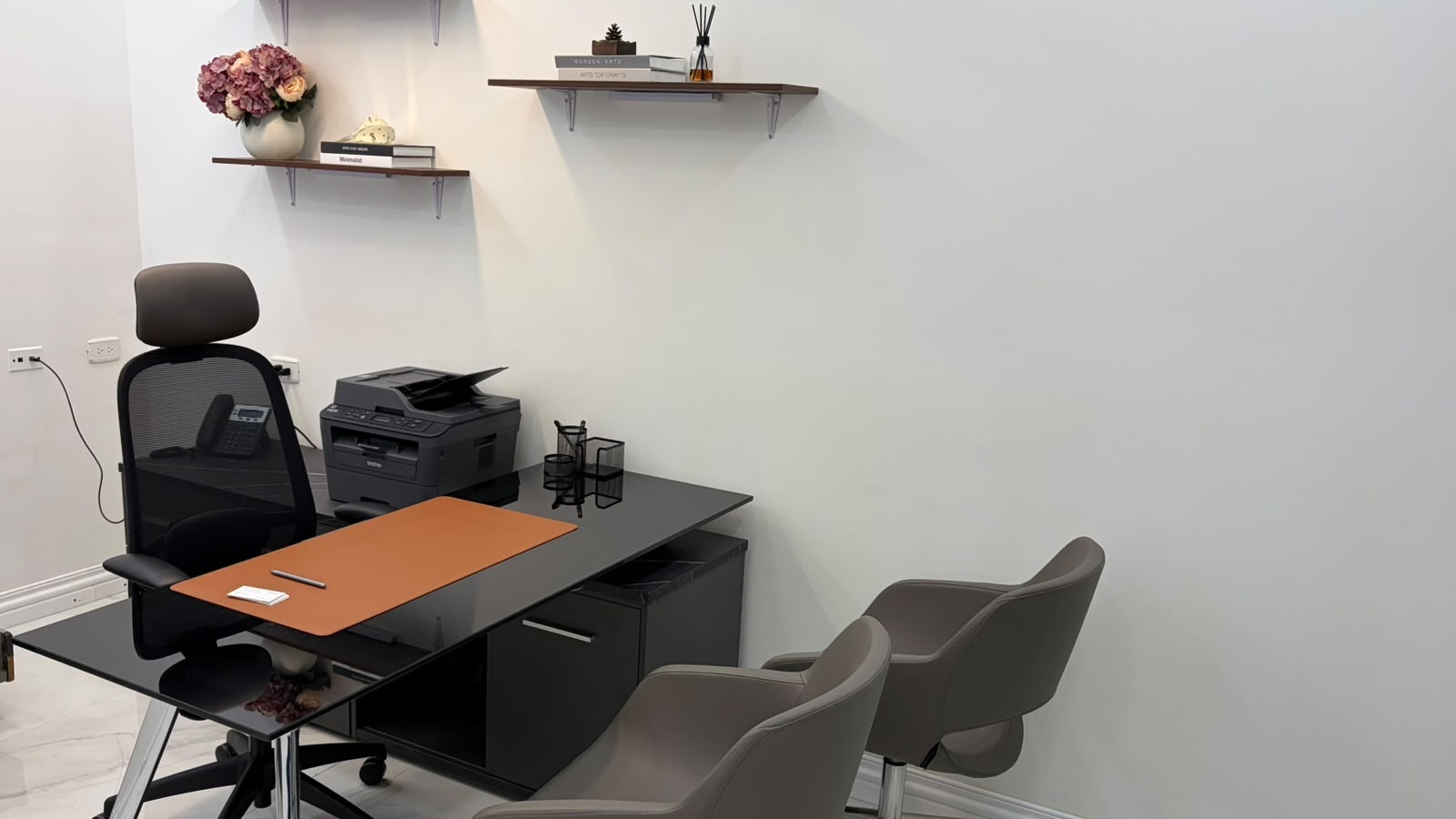 Consultorio privado del Dr. Ricardo Franco en Care Medical Hub Monterrey