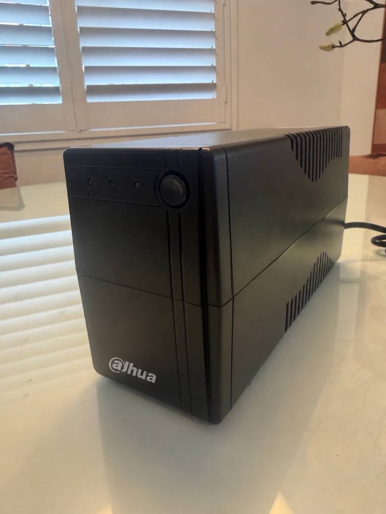 Dahua UPS backup power supply unit providing power continuity during mains interruption