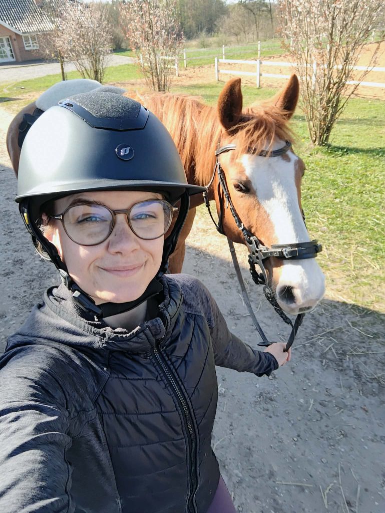 Behandling til både hest og rytter