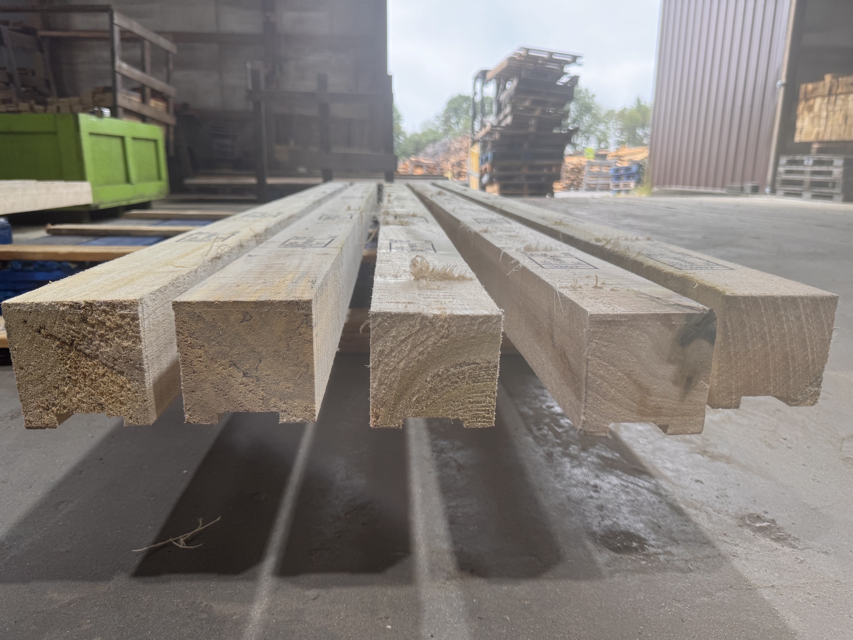 Notched wood dunnage beams cut to size in the warehouse
