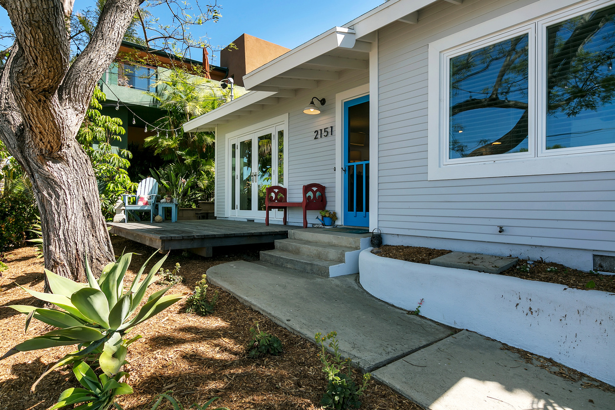 Cardiff-by-the-Sea Coastal Cottage Remodel & Rooftop Addition